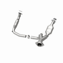Load image into Gallery viewer, MagnaFlow Direct Fit Catalytic Converter 07-08 Escalade 6.2 Driver Side OEM
