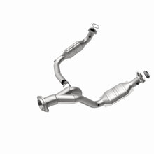 Load image into Gallery viewer, MagnaFlow Direct Fit Catalytic Converter 07-08 Escalade 6.2 Driver Side OEM