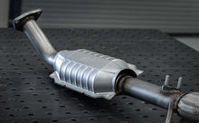 Load image into Gallery viewer, MagnaFlow Direct Fit Catalytic Converter BMW 86 91
