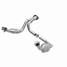 Load image into Gallery viewer, MagnaFlow Direct Fit Catalytic Converter 07-08 Escalade 6.2 Driver Side OEM