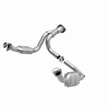 Load image into Gallery viewer, MagnaFlow Direct Fit Catalytic Converter 07-08 Escalade 6.2 Driver Side OEM