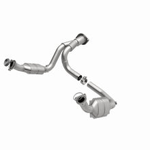 Load image into Gallery viewer, MagnaFlow Direct Fit Catalytic Converter 07-08 Escalade 6.2 Driver Side OEM