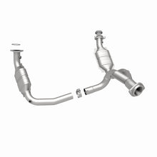 Load image into Gallery viewer, MagnaFlow Direct Fit Catalytic Converter 07-08 Escalade 6.2 Driver Side OEM
