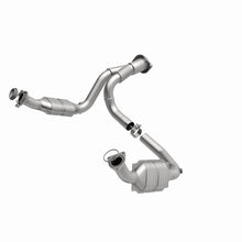 Load image into Gallery viewer, MagnaFlow Direct Fit Catalytic Converter 07-08 Escalade 6.2 Driver Side OEM